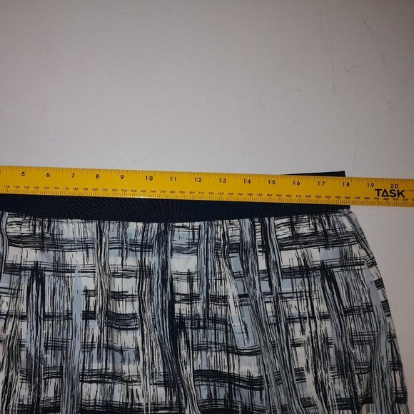 Pure Alfred Sung Ladies Lightweight Size 16 Straight Fit skirt - Picture 4 of 8